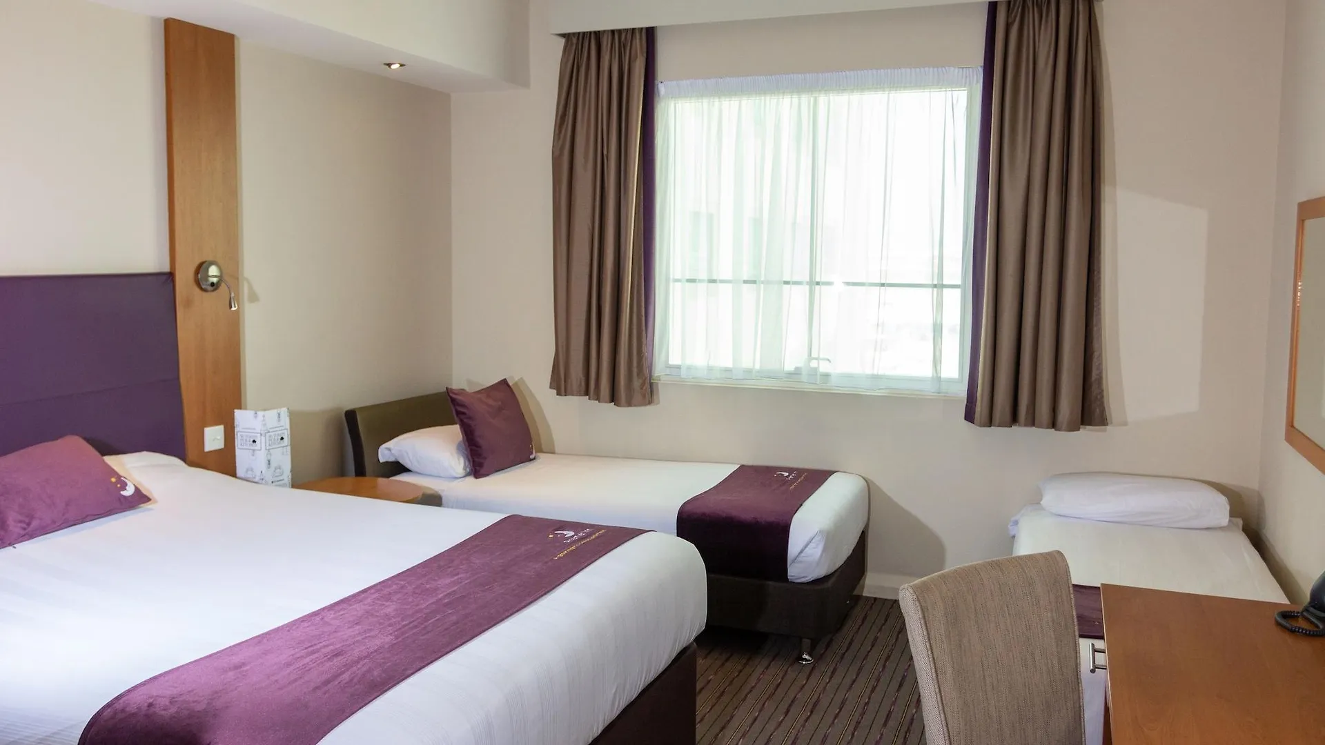 מלון Premier Inn Dubai International Airport